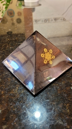 Pirâmide de orgonite (13x13x9)cm - Proteção energética - loja online