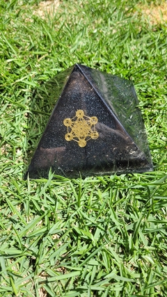 Pirâmide de orgonite (13x13x9)cm - Proteção energética