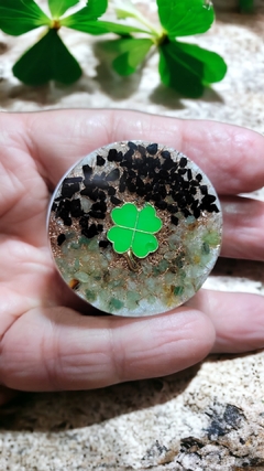 Orgonite popsocket suporte celular com turmalina negra, quartzo verde, trevo de 4 folhas e espiral SBb