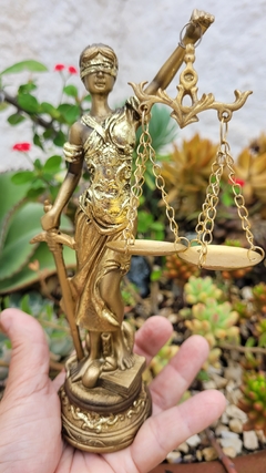Têmis, Deusa da Justiça, da Ordem e da Lei - resina dourada, 19cm na internet