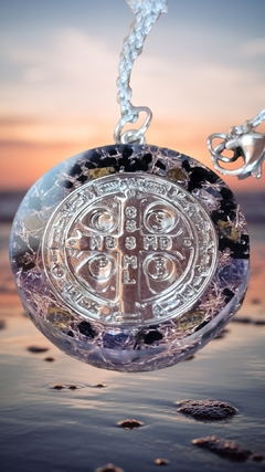 Pingente de orgonite medalha de São Bento 3,5cm - Escudo protetor - Orgonites e loja de artigos esotéricos