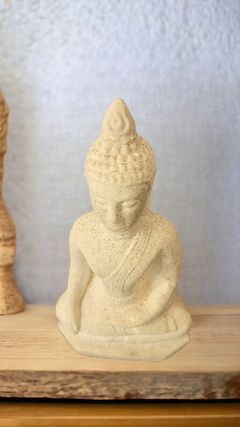 Estatueta Buda Sidarta Mudra Abhaya 12cm arenito branco- resina na internet
