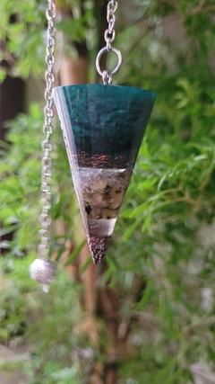 Pêndulo de orgonite 5cm com jadeíta e pingente bolinha - paz e harmonia - comprar online