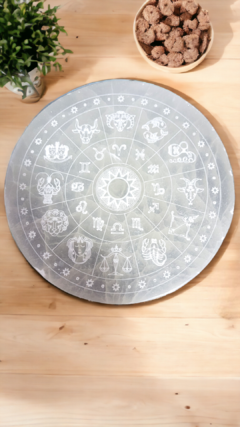 Placa de selenita 12,3cm Mandala Zodiacal - 422g - comprar online