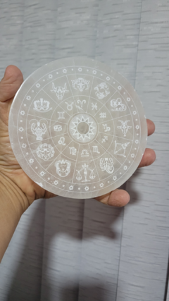 Placa de selenita 12,3cm Mandala Zodiacal - 422g