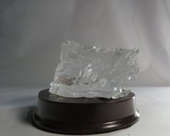 Cristal de quartzo incolor bruto, base de madeira - purificador de ambientes - comprar online