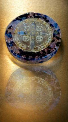 Orgonite de bolso 3,4cm Medalha de São Bento - proteção - comprar online