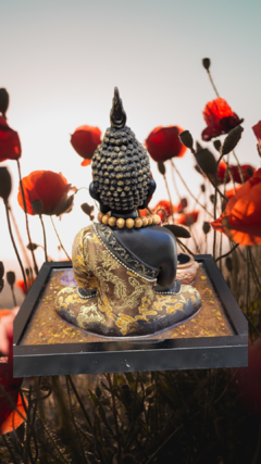 Buda Namaskara 23cm preto base orgonite, incensário caldeirão e cristais aparentes - loja online