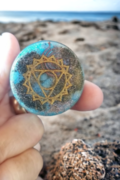 Super kit terapêutico com orgonite 7 chakras e caixa decorada na internet