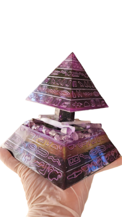 Pirâmide de orgonite motivos egípcios (15x13)cm - conexão e espiritualidade