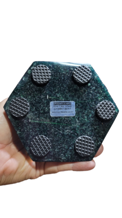 Pirâmide de orgonite hexagonal Gaia Mãe Terra 12,5cm - Equilíbrio Energético