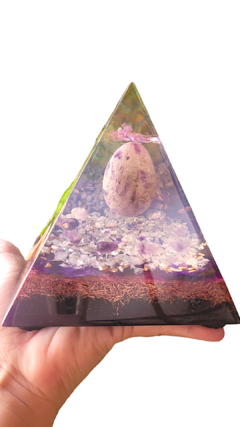 Pirâmide de orgonite (14x13)cm - Conexão Espiritual