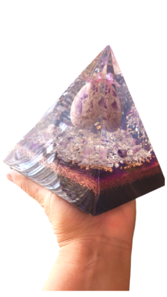 Pirâmide de orgonite (14x13)cm - Conexão Espiritual - Orgonites e loja de artigos esotéricos