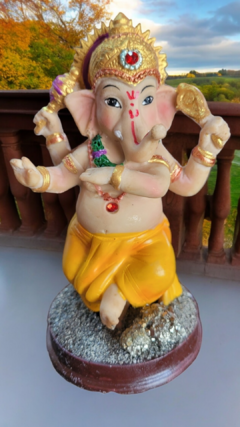 Ganesha de pé dançando, 12cm, base com piritas - prosperidade