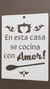 Stencil 15 x 20 cm EN ESTA CASAA SE COCINA CON AMOR