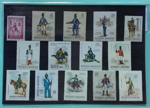 Colección Argentina de TRAJES MILITARES (14 Sellos)