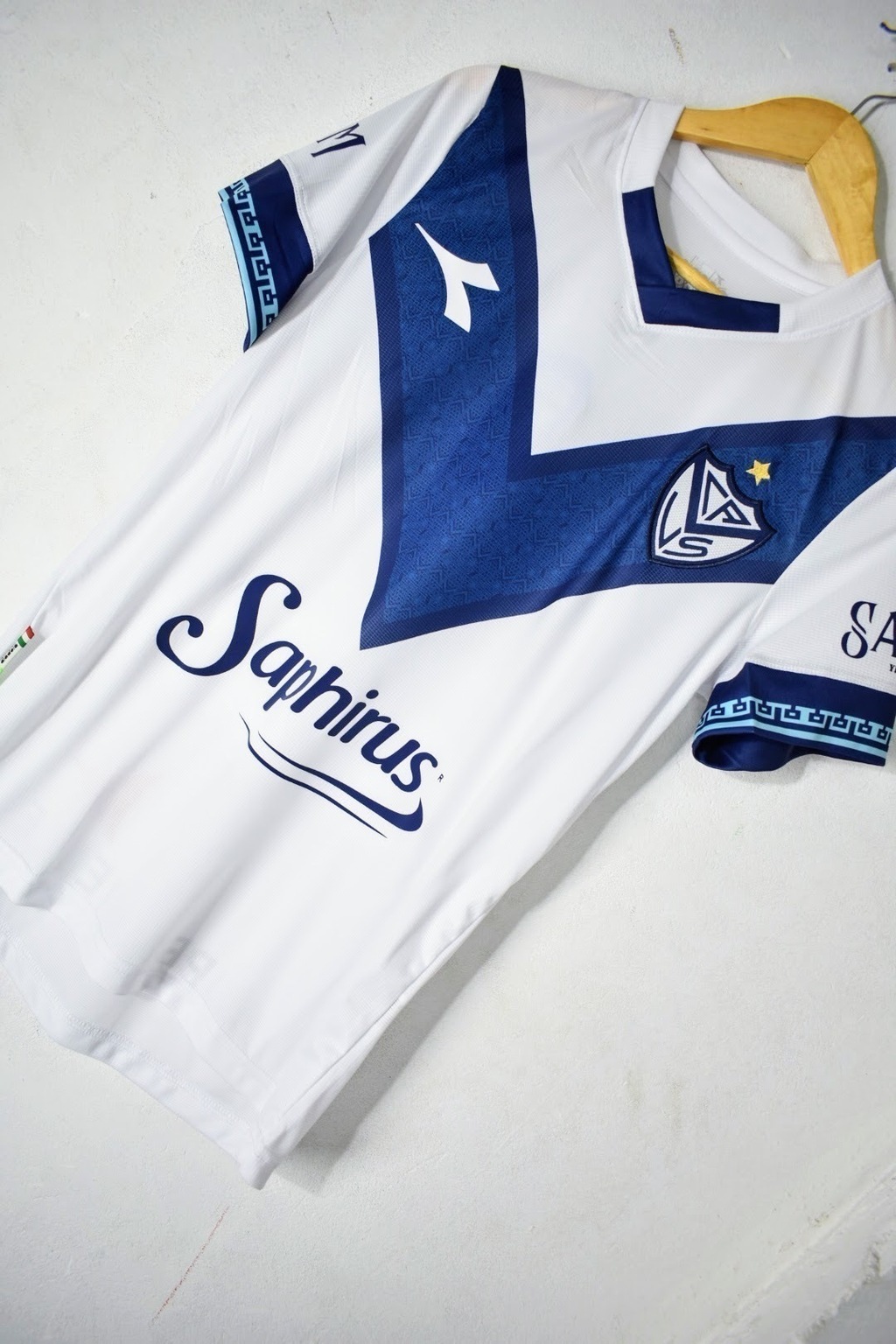 Camiseta Velez Sarsfield Titular Diadora 2024