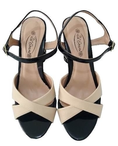 Sandália Off White Com Salto Red Bordado [Tm 38] (1065) - Umarrazo.com.br