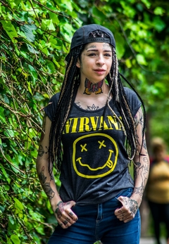 Remera Nirvana Emoji Entallada - tienda online