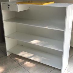 Balcao caixa MDF branco com acabamento MDF amarelo/rosa cód.cass - comprar online