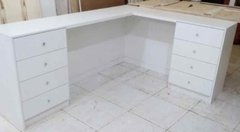 Mesa em L MDF branco com gavetas.cód 085