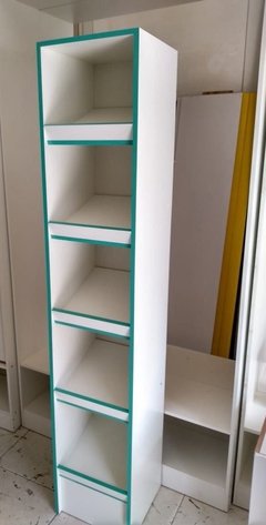 Sapateira MDF Branco com prateleiras inclinadas.cód 4749