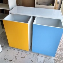 Mesa MDF Branco com nicho com fundo e rodizios.cód MLSS