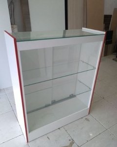 Balcão vitrine MDF Branco filetado vermelho com porta de correr MDF.CÓD bclv1