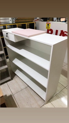 Imagem do Balcao caixa MDF branco com acabamento MDF amarelo/rosa cód.cass