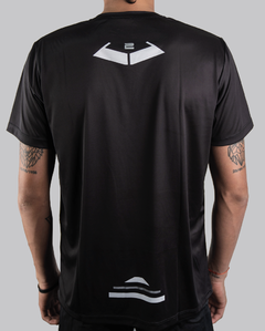 Remera Hombre Deportiva Tiempo Libre LINEAS -Negro - en internet