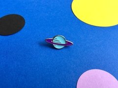 Pin Saturno