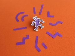 Pin Keith Haring Violeta