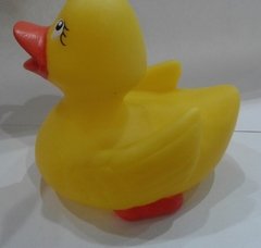 Pato flotador con chifle "Monsi" en internet