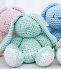 Muñeco tejido de apego - Conejito amigurumi - tienda online