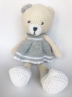 Imagen de Muñeco tejido crochet de apego - Osa con vestido amigurumi