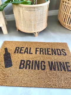 Felpudo FRIENDS BRING WINE - comprar online