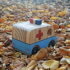 Ambulancia en madera - comprar online