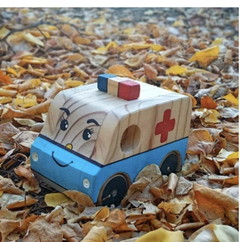 Ambulancia en madera