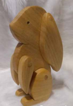 Conejo articulado de madera