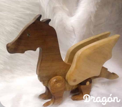 Dragón articulado de madera