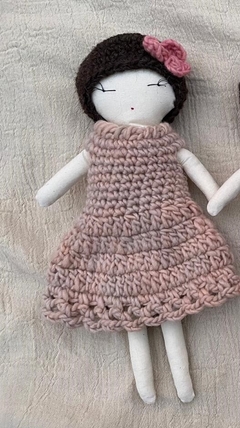 Muñeca con vestido de lana en internet
