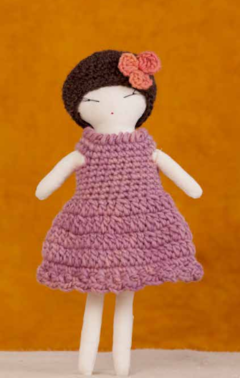 Muñeca con vestido de lana
