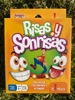 Juego de naipes. Risas y sonrisas