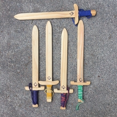 Espadas y Dagas de madera en internet