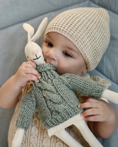 Conejo con sweater Salvador
