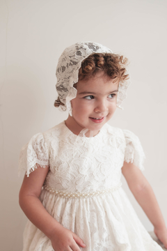 Royal Off White Dress - loja de roupas para batizado para bebês. Mandrião para meninos e meninas, toalhas de batizado e velas. Renda renascença e bordados personalizados.