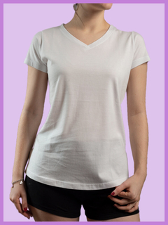 Camiseta Remera Escote V Arlen - Sueños de Mujer Lenceria 