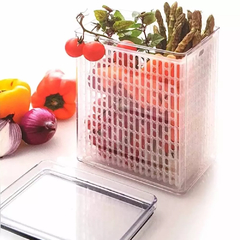 Porta tudo hermético fresh lumini 4200 ml sendo utilizado para armazenar frutas e legumes na geladeira.