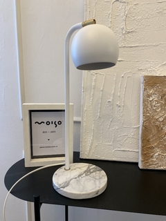 Lámpara de mesa Berlín con pie de marmol en internet