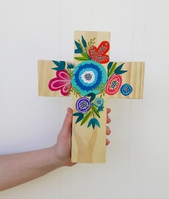 Crucifijo de madera pintado a mano en internet